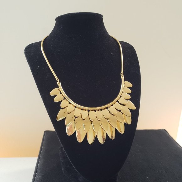 Kate Spade Fancy Flock Gold Feather Statement Necklace! - Picture 8 of 16